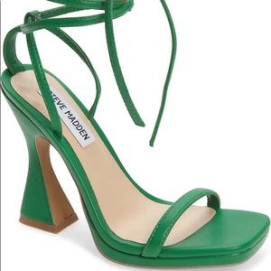 Steve Madden Lafayette Sandal in green 💚